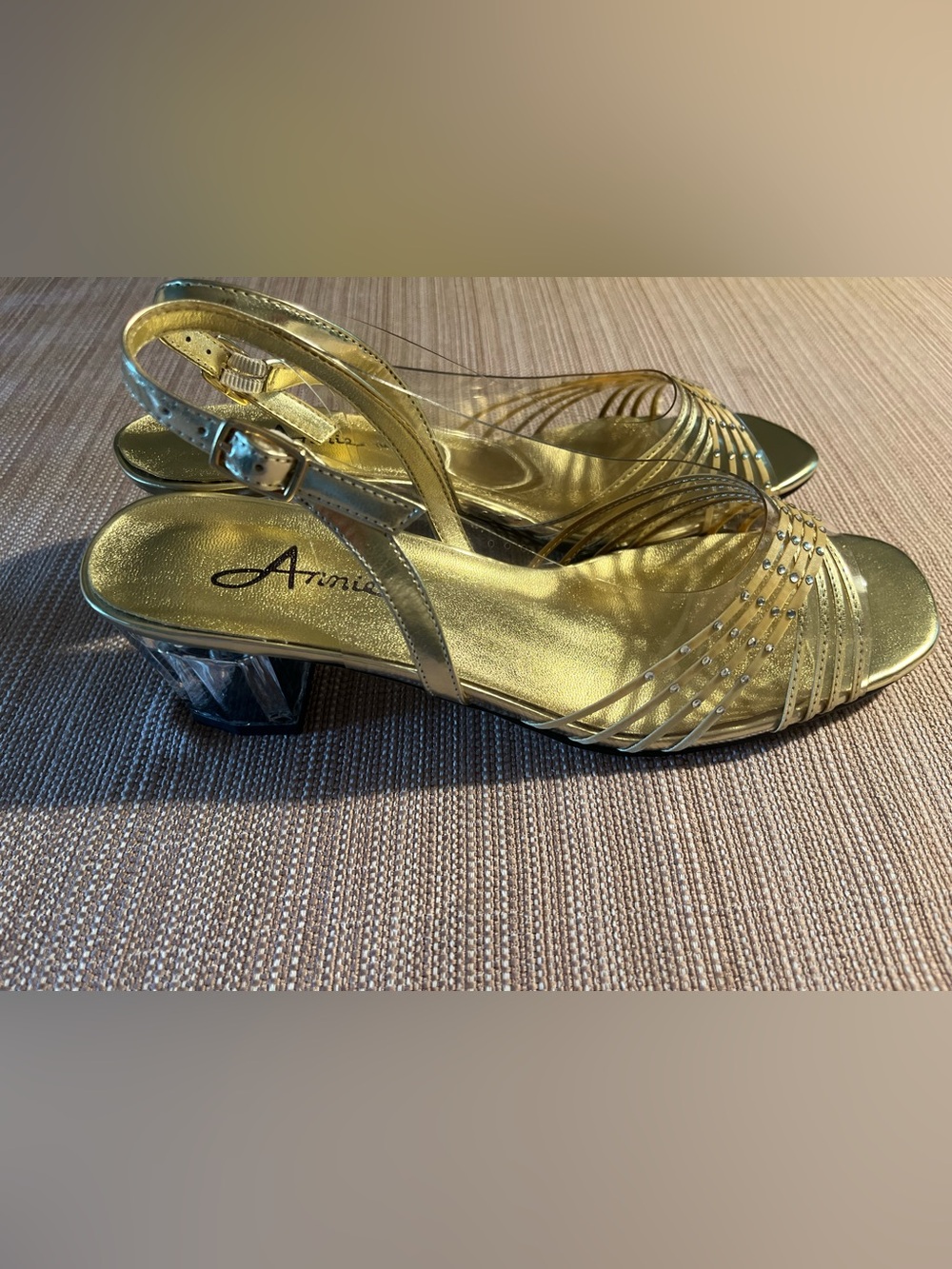 NEW! Women’s Dressy Gold Strap Shoes Size 10 Narrow - Picture 4 of 11